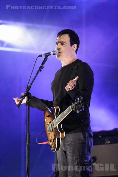 THE WEDDING PRESENT - 2005-08-12 - SAINT MALO - Fort de St Pere - 